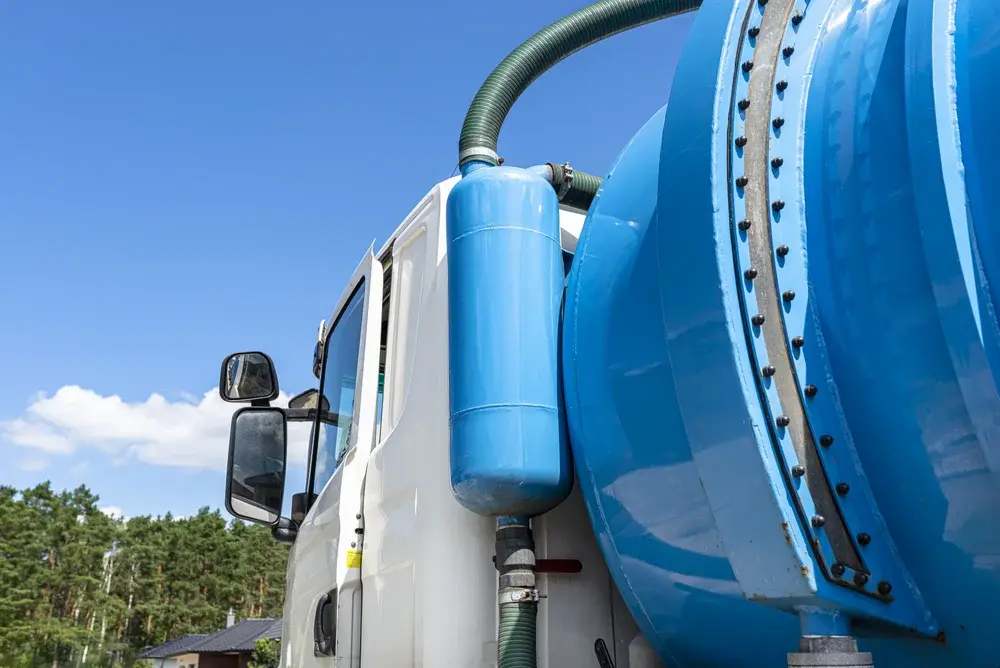 Limpeza de caixas de gordura em hotéis no RJ: evite transtornos na alta temporada